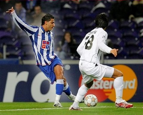 Ricardo Quaresma doing a rabona cross in F.C. Porto