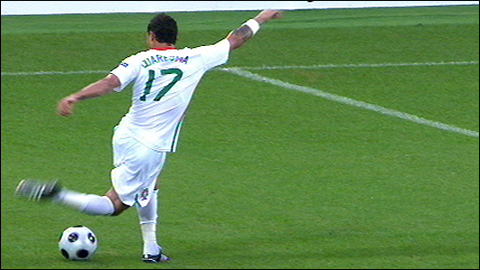 Quaresma doing the rabona shot/cross, while playing for Portugal