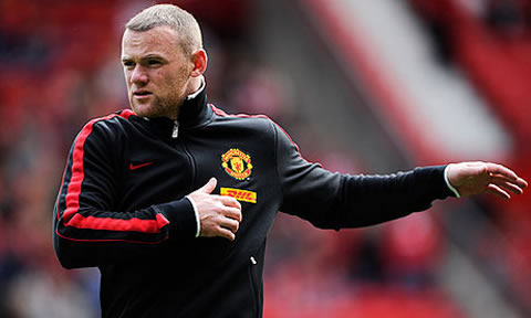 Wayne Rooney doing his routine exercises before a Manchester United match