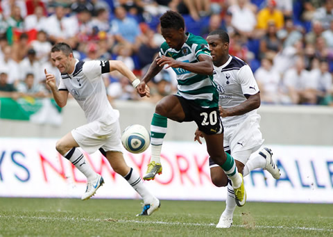 Yannick Djaló controlling the ball in a Tottenham vs Sporting match in 2011-2012