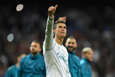 Cristiano Ronaldo with his thumb up to the Bernabéu crowd