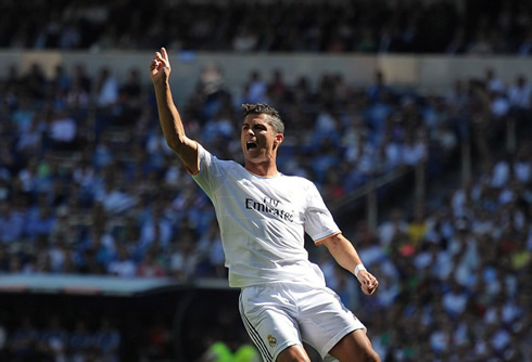Cristiano Ronaldo raising his arm in protest, in Real Madrid vs Athletic Bilbao, in La Liga 2013-2014