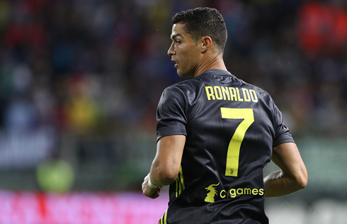 Cristiano Ronaldo wearing Juventus black jersey in 2018