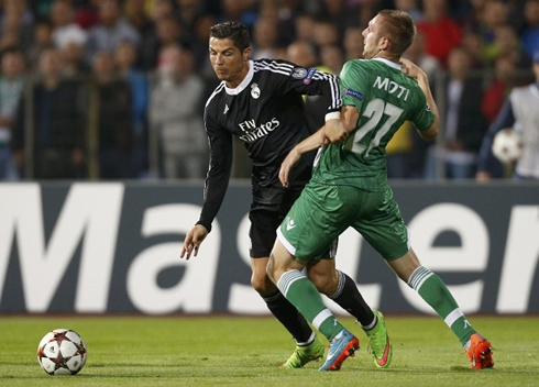 Real Madrid trying to get past a Bulgarian defender in Ludogorets 1-2 Real Madrid
