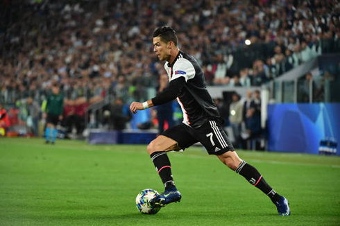 Cristiano Ronaldo changing direction in a Champions League game for Juventus in 2019