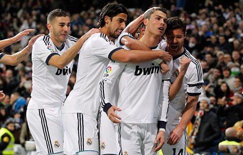 Karim Benzema, Sami Khedira and Xabi Alonso congratulating Cristiano Ronaldo for his free-kick goal in Real Madrid vs Atletico Madrid, in 2012-2013