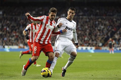 Cristiano Ronaldo in a defensive action in Real Madrid vs Atletico Madrid for La Liga 2012-2013