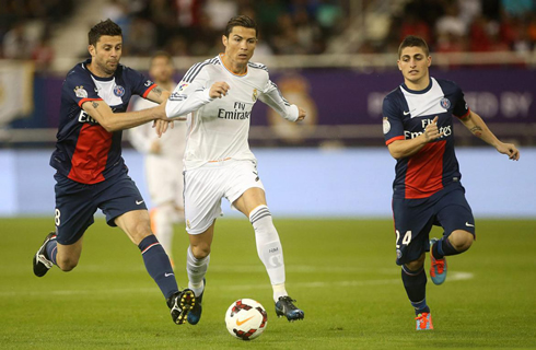 Cristiano Ronaldo going through two defenders, in PSG vs Real Madrid