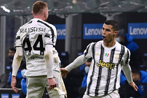 Cristiano Ronaldo celebrates Juventus goal next to Kulusevski