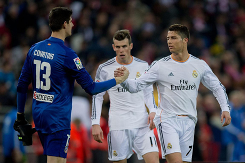 Cristiano Ronaldo greeting Courtois, right after the match between Atletico Madrid and Real Madrid