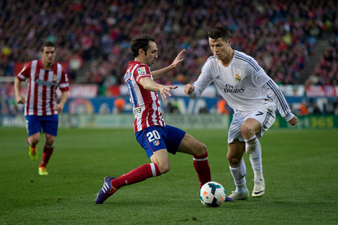 Cristiano Ronaldo getting past Juanfran, in Atletico Madrid vs Real Madrid