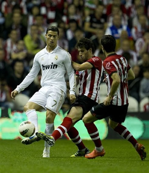 Cristiano Ronaldo making a pass in Athletic Bilbao 0-3 Real Madrid, in La Liga 2012