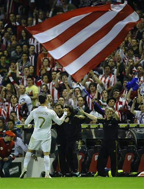 Cristiano Ronaldo goes celebrate with the Real Madrid bench in San Mamés, in La Liga 2011-2012