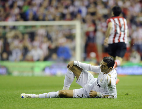 Cristiano Ronaldo resting as if he was on the beach, during a Real Madrid game in 2012