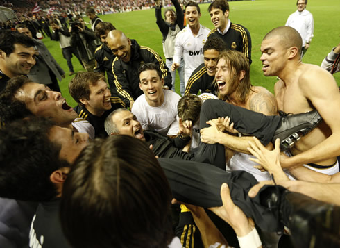 José Mourinho being thrown to the air by Real Madrid players, when celebrating La Liga title in 2012, in San Mamés