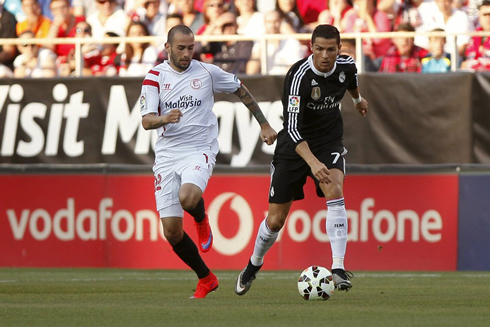 Cristiano Ronaldo escaping a defender in Sevilla 2-3 Real Madrid