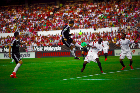 Cristiano Ronaldo great header in Real Madrid 3-2 win against Sevilla for La Liga 2015