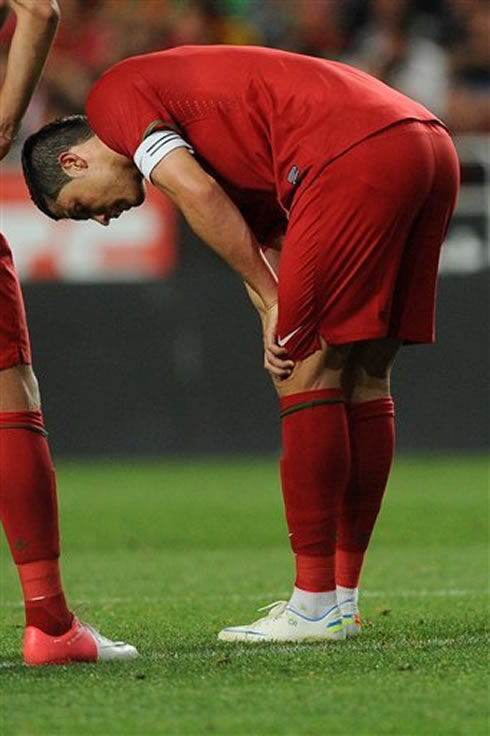 Cristiano Ronaldo bends down as he shows a bit of fatigue in Portugal 1-3 Turkey, in the last test before the EURO 2012