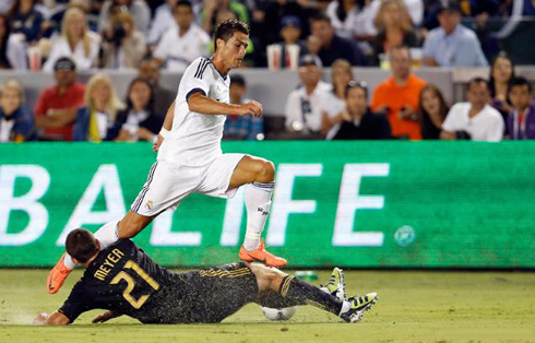 Cristiano Ronaldo jumping over a defense, in Real Madrid 5-1 La Galaxy, for the 2012-13 pre-season tour