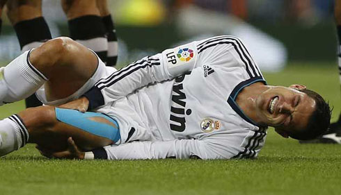 Cristiano Ronaldo injured after suffering a knock in Real Madrid 3-0 Granada, for the Spanish League in September 2012