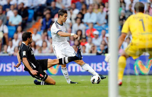 Cristiano Ronaldo left foot goal, in Real Madrid 3-0 Granada, his 150th goal for Real Madrid