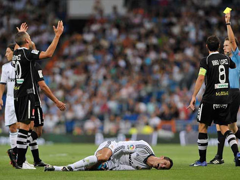 Cristiano Ronaldo lied on the pitch after picking an injury in Real Madrid vs Granada, from a foul committed by Borja Gómez, in the Spanish League 2012/2013