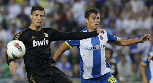 Cristiano Ronaldo protecting the ball and hitting the defender with his left arm