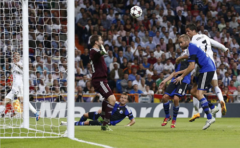 Cristiano Ronaldo scoring in Real Madrid vs Copenhagen from a header