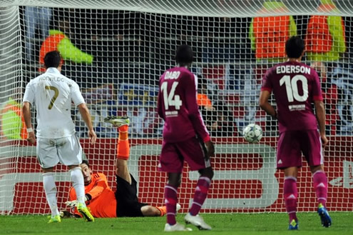 Cristiano Ronaldo takes a penalty-kick to beat Hugo Lloris
