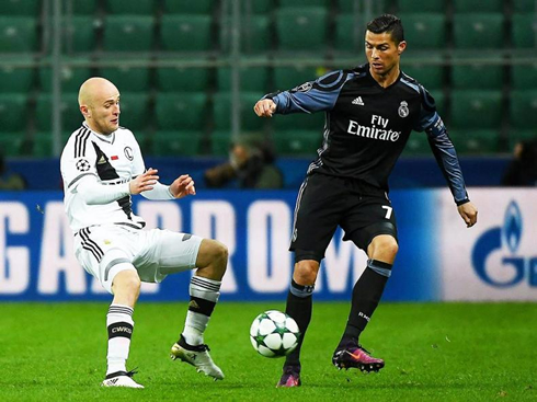 Cristiano Ronaldo left foot control in Legia 3-3 Real Madrid