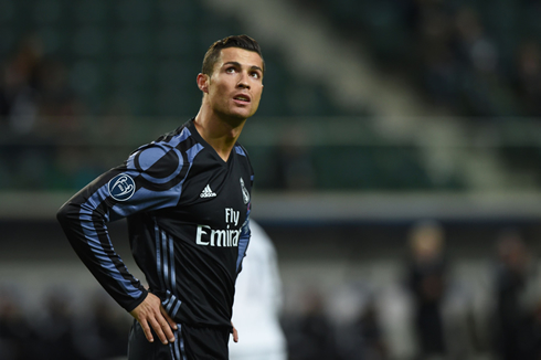 Cristiano Ronaldo looking to the scoreboard in the stadium, in Legia Warsaw 3-3 Real Madrid