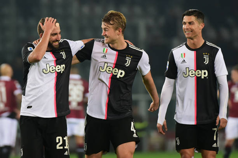 Gonzalo Higuaín, De Ligt and Cristiano Ronaldo celebrating Juventus goal