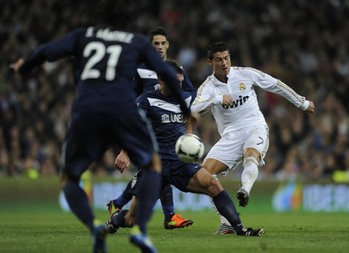 Cristiano Ronaldo effort and left-foot strike, in Real Madrid vs Malaga in the Bernabéu