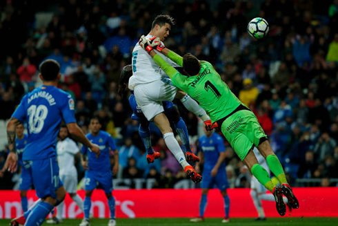 Cristiano Ronaldo header goal in Real Madrid 3-1 Getafe, in La Liga 2017-18