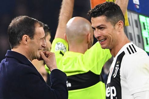 Cristiano Ronaldo and Allegri smile to each other during Juventus game