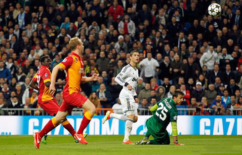 Cristiano Ronaldo left chip and lob goal in Real Madrid 3-0 Galatasaray, in Champions League 2013