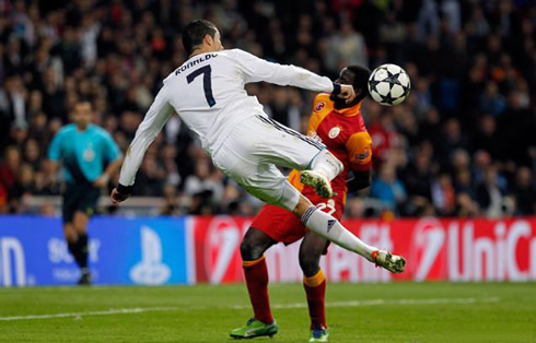 Cristiano Ronaldo acrobatic shot in Real Madrid vs Galatasaray, in 2013