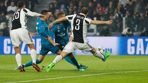 Cristiano Ronaldo first touch finish in Juventus vs Real Madrid in 2018