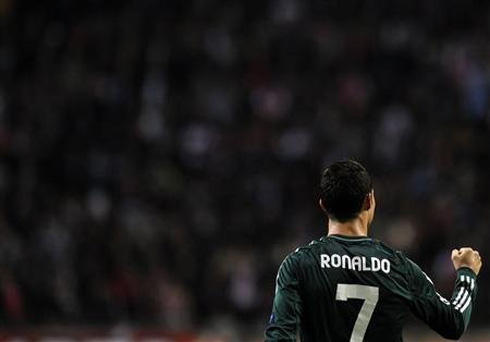 Cristiano Ronaldo view from the back, celebrating a Real Madrid goal with his fist closed, in 2012
