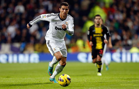 Cristiano Ronaldo chasing the ball in Real Madrid vs Real Zaragoza, in La Liga 2012-2013