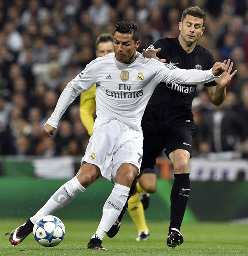Cristiano Ronaldo striking the ball with his right foot, in Real Madrid vs PSG