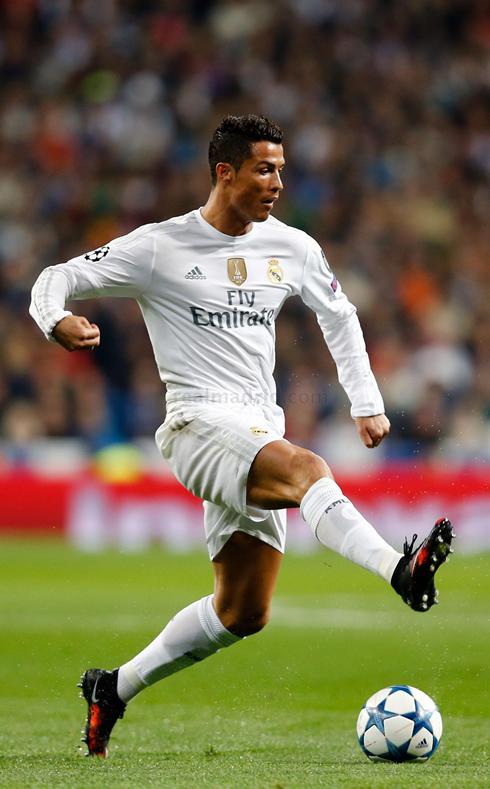 Cristiano Ronaldo stepover skills, in Real Madrid 1-0 PSG in 2015