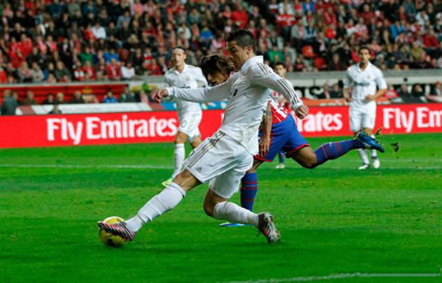 Cristiano Ronaldo great effort to reach the ball with left foot