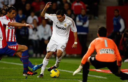 Angel Di María scoring a goal with the outside part of his foot, in Sporting Gijón vs Real Madrid