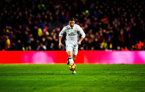 Cristiano Ronaldo running without opposition at the Camp Nou in 2016