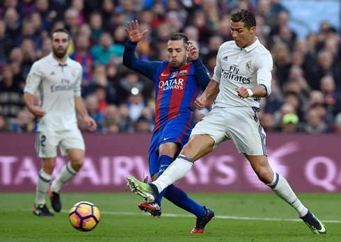 Cristiano Ronaldo and Jordi Alba going for a loose ball