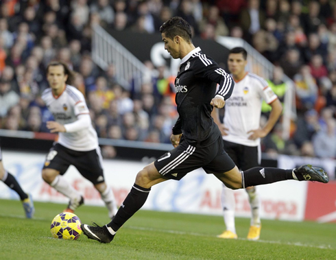 Cristiano Ronaldo scoring a penalty-kick in Valencia vs Real Madrid