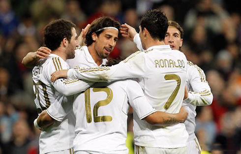 Cristiano Ronaldo with Marcelo, Higuaín, Khedira and Sergio Ramos