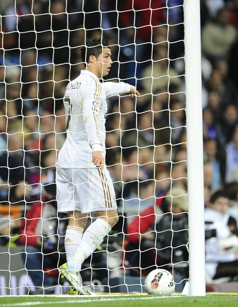 Cristiano Ronaldo behind the net, pointing to the line