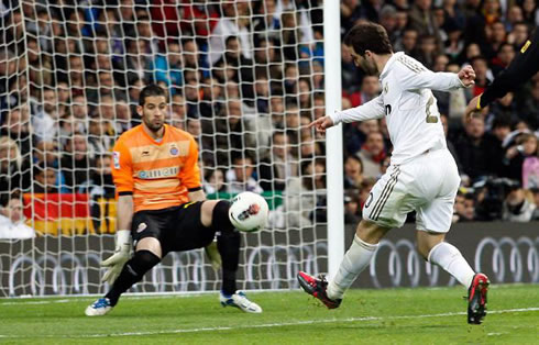 Gonzalo Higuaín left foot strike and goal, against Espanyol